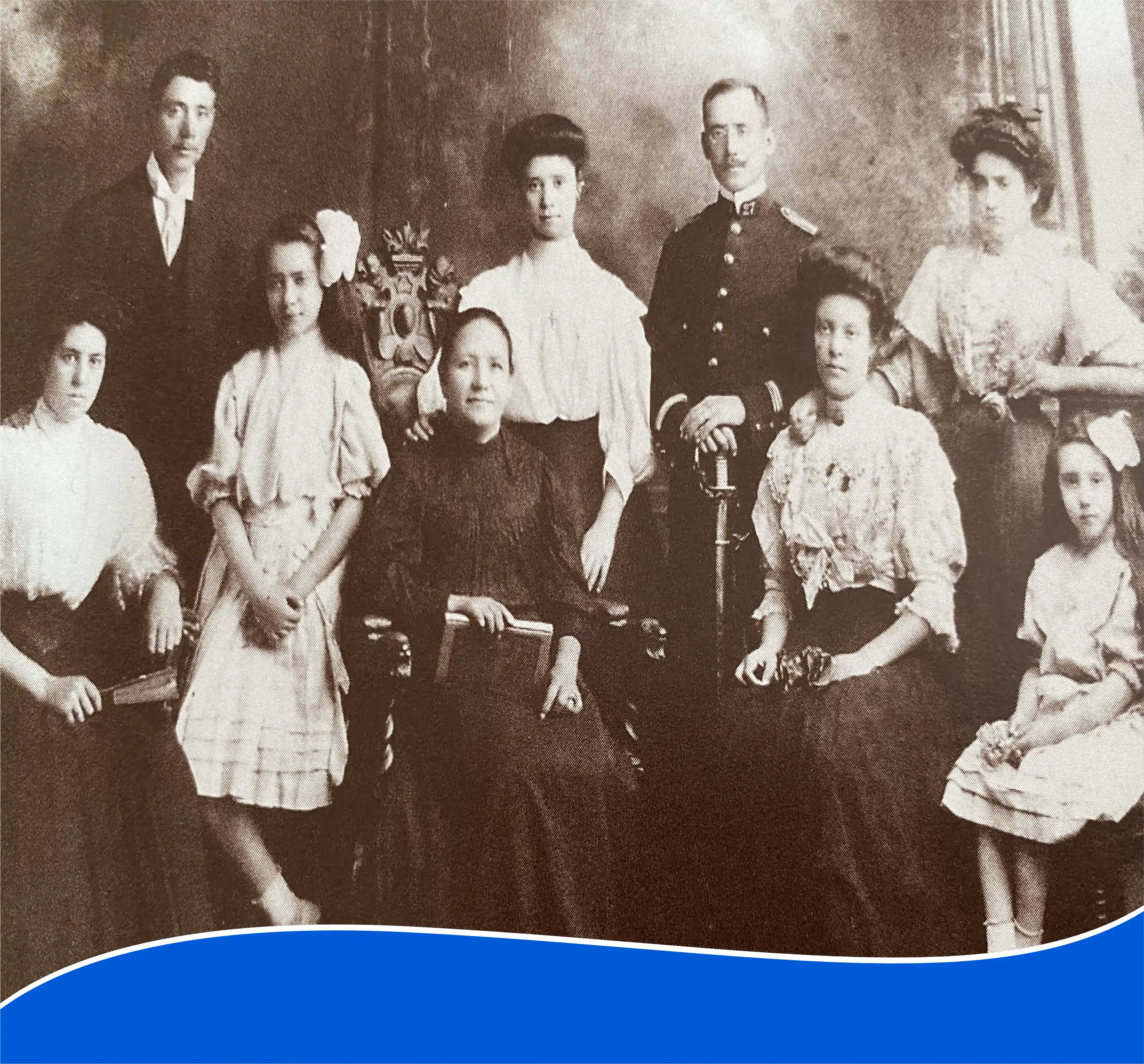 Madre Sofía enseñando